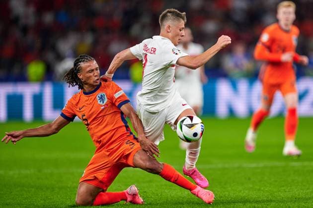 Nathan Ake Netherlands, 05 , Arda Gueler Turkey, 08 , GER, UEFA Euro 2024, Football Men, UEFA EURO 2024, Quarter finals, Quarter finals, Netherlands vs Turkey, Netherlands vs Tuerkiye, 06 07 2024 GER, UEFA Euro 2024, Football Men, UEFA EURO 2024, Quarter finals, Quarter finals, Netherlands vs Turkey, Netherlands vs Tuerkiye, 06 07 2024 Berlin Copyright: xEibner-Pressefotox xClaudiusxRauchx EP_CRH