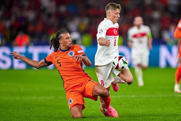 Nathan Ake Netherlands, 05 , Arda Gueler Turkey, 08 , GER, UEFA Euro 2024, Football Men, UEFA EURO 2024, Quarter finals, Quarter finals, Netherlands vs Turkey, Netherlands vs Tuerkiye, 06 07 2024 GER, UEFA Euro 2024, Football Men, UEFA EURO 2024, Quarter finals, Quarter finals, Netherlands vs Turkey, Netherlands vs Tuerkiye, 06 07 2024 Berlin Copyright: xEibner-Pressefotox xClaudiusxRauchx EP_CRH