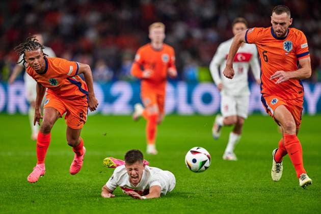Nathan Ake Netherlands, 05 , Arda Gueler Turkey, 08 , Stefan De Vrij Netherlands, 06 , GER, UEFA Euro 2024, mens football, UEFA European Championship 2024, quarter-finals, quarter-finals, Netherlands vs Turkey, Netherlands vs Tuerkiye, 06 07 2024 GER, UEFA Euro 2024, mens football, UEFA European Championship 2024, quarter-finals, quarter-finals, Netherlands vs Turkey, Netherlands vs Tuerkiye, 06 07 2024 Berlin Copyright: xEibner-Pressefotox xClaudiusxRauchx EP_CRH