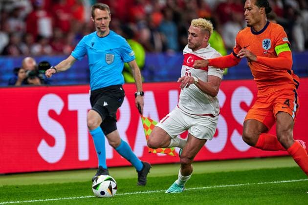 Baris Alper Yilmaz Turkey, 21 , Virgil van Dijk Netherlands, 04 , GER, UEFA Euro 2024, mens football, UEFA European Championship 2024, quarter-finals, quarter-finals, Netherlands vs Turkey, Netherlands vs Tuerkiye, 06 07 2024 GER, UEFA Euro 2024, mens football, UEFA European Championship 2024, quarter-finals, quarter-finals, Netherlands vs Turkey, Netherlands vs Tuerkiye, 06 07 2024 Berlin Copyright: xEibner-Pressefotox xClaudiusxRauchx EP_CRH