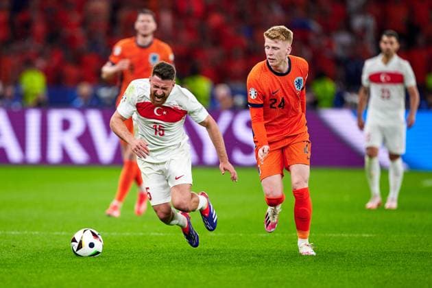 Salih Oezcan Turkey, 15 , Jerdy Schouten Netherlands, 24 , GER, UEFA Euro 2024, Football Men, UEFA European Championship 2024, Quarter finals, Netherlands vs Turkey, Netherlands vs Tuerkiye, 06 07 2024 GER, UEFA Euro 2024, Football Men, UEFA European Championship 2024, Quarter finals, Quarter finals, Netherlands vs Turkey, Netherlands vs Tuerkiye, 06 07 2024 Berlin Copyright: xEibner-Pressefotox xClaudiusxRauchx EP_CRH