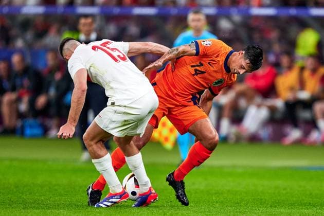 Salih Oezcan Turkey, 15 , Tijjani Reijnders Netherlands, 14 , GER, UEFA Euro 2024, mens football, UEFA European Championship 2024, quarter-finals, quarter-finals, Netherlands vs Turkey, Netherlands vs Tuerkiye, 06 07 2024 GER, UEFA Euro 2024, mens football, UEFA European Championship 2024, quarter-finals, quarter-finals, Netherlands vs Turkey, Netherlands vs Tuerkiye, 06 07 2024 Berlin Copyright: xEibner-Pressefotox xClaudiusxRauchx EP_CRH