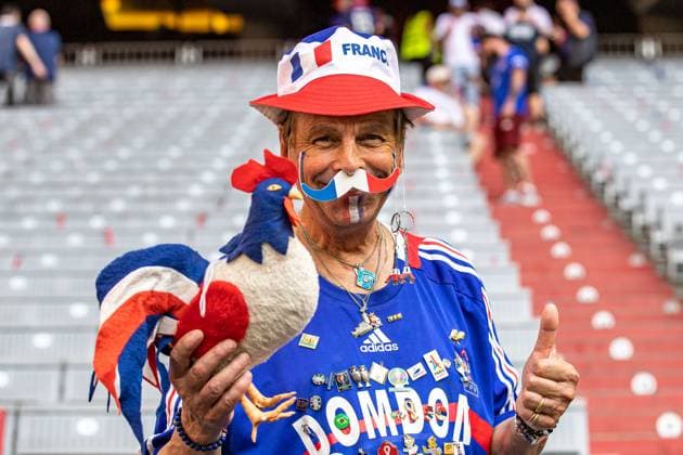Fan with chicken of France before the match with good mood GER, Spain ESP vs France FRA , European Football Championship, UEFA EURO 2024, semi-final, 09 07 2024 GER, Spain ESP vs France FRA , European Football Championship, UEFA EURO 2024, semi-final, 09 07 2024 Munich Copyright: xEibner-Pressefoto RogerxBuerkex EP