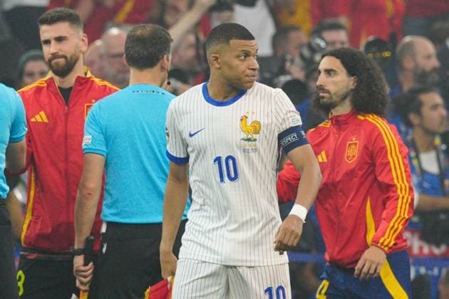 Kylian Mbappà of France prior to kick-off Spain v France, UEFA European Championship, EM, Europameisterschaft 2024, Semi Final, Football, Munich Football Arena, Munich, Germany - 09 Jul 2024 EDITORIAL USE ONLY No use with unauthorised audio, video, data, fixture lists, club league logos or live services. Online in-match use limited to 120 images, no video emulation. No use in betting, games or single club league player publications. Copyright: xDavexShopland Shutterstockx 14576888au