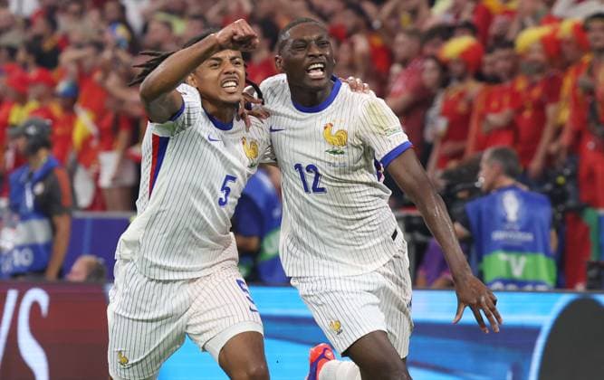 EURO 2024, Die Highlights Munich, Germany, 9th July 2024. Randal Kolo Muani of France (R) celebrates after scoring the opening goal with Jules Kounde of France during the UEFA European Championships semi final match at Allianz Arena, Munich. Picture credit should read: Paul Terry Sportimage EDITORIAL USE ONLY. No use with unauthorised audio, video, data, fixture lists, club league logos or live services. Online in-match use limited to 120 images, no video emulation. No use in betting, games or single club league player publications. SPI-3225-0037