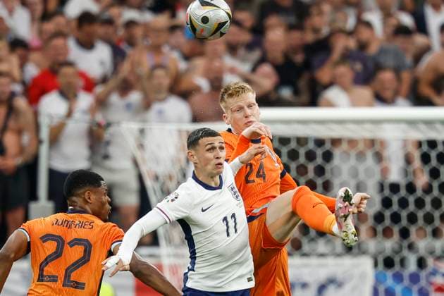 GER, Dortmund, Soccer, Netherlands vs England , Semifinal, Westfalenstadion Dortmund, UEFA EURO 2024, v l Denzel Dumfries NED, 22 , Phil Foden England , Jerdy Schouten NED, 24 , duel, action, fight, fights for the ball, 10 07 2024, Copyright: HMBxMedia HeikoxBecker