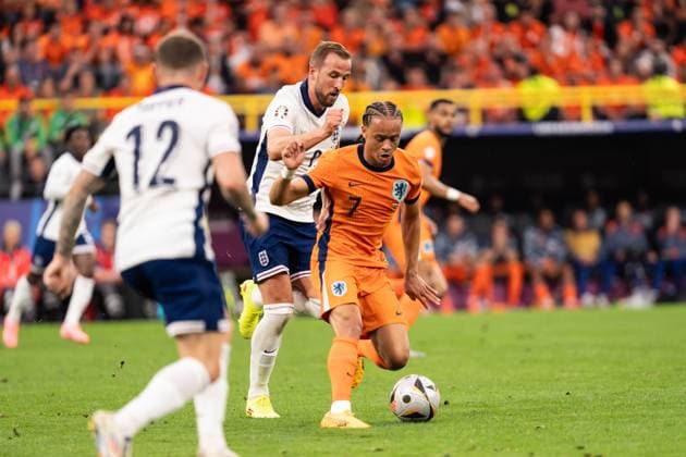 GER, Euro 2024, semi-final semifinal, Netherlands NLD England ENG 10 07 2024, Signal Iduna Park, Dortmund, GER, Euro 2024, semi-final semifinal, Netherlands NLD England ENG In the picture duel between Xavi Netherlands NLD, 7 and Harry Kane England GBR, 9 nordphotoxGmbHxx xChristianxSchulze nph000300