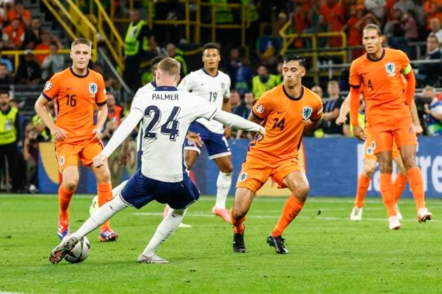 GER, Dortmund, Soccer, Netherlands vs England , Semi-final, Westfalenstadion Dortmund, UEFA EURO 2024, Cole Palmer England , takes a shot on goal, 10 07 2024, Copyright: HMBxMedia HeikoxBecker
