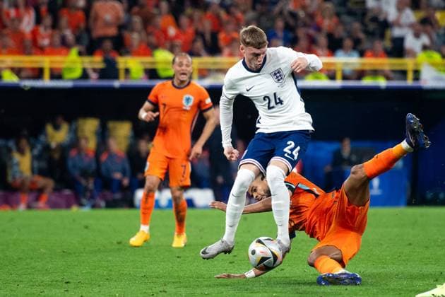 Cole Palmer England, 24 in duel with Cody Gakpo Netherlands, 11 , GER, Netherlands NED vs England ENG , European Football Championship, UEFA EURO 2024, Semifinal, 10 07 2024 GER, Netherlands NED vs England ENG , European Football Championship, UEFA EURO 2024, Semifinal, 10 07 2024 Dortmund Copyright: xEibner-Pressefoto Memmlerx EP_MMR