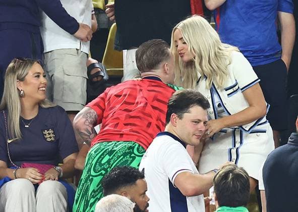 Jordan Pickford of England with wife, Megan Pickford at full time Netherlands v England, UEFA European Championship, EM, Europameisterschaft 2024, Semi Final, Football, BVB Stadion, Dortmund, Germany, 10 Jul 2024 EDITORIAL USE ONLY No use with unauthorised audio, video, data, fixture lists, club league logos or live services. Online in-match use limited to 120 images, no video emulation. No use in betting, games or single club league player publications. Copyright: xMichaelxZemanek Shutterstockx 14576899fe