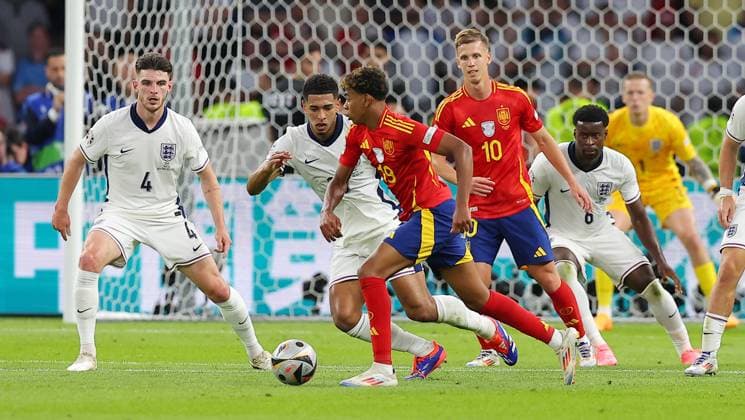 Spain England UEFA EURO 2024 Final Berlin, 14 07 2024, Olympiastadion, UEFA EURO 2024 Germany, Final, Spain ESP England ENG , Pictured from l Declan Rice 4, ENG , Jude Bellingham 10, ENG , Lamine Yamal 19, ESP , Dani Olmo 10, ESP , Marc Guehi 6, ENG ,