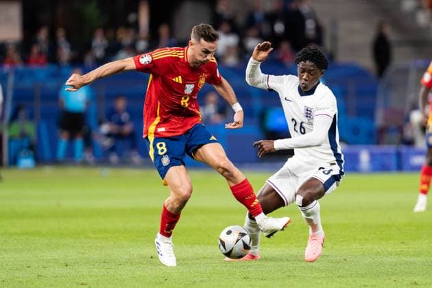 GER, Euro 2024, Final, Spain ESP vs England GBR 14 07 2024, Olympiastadion Berlin, Berlin, GER, Euro 2024, Final, Spain ESP vs England GBR In the picture duel between Fabian Spain ESP, 8 and Marc Guehi England GBR, 6 nordphotoxGmbHxx xChristianxSchulze nph000300