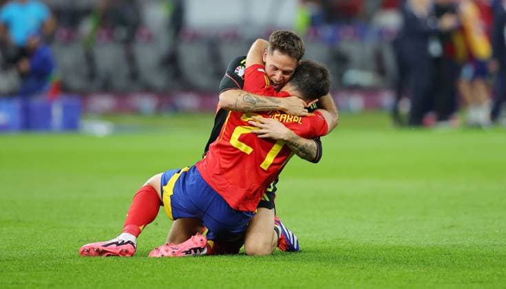 Spain England UEFA EURO 2024 Final Berlin, 14 07 2024, Olympiastadion, UEFA EURO 2024 Germany, Final, Spain ESP England ENG 2 1 1 0 , In the picture Spain is European Champion of UEFA Euro 2024 Cheering Spain Mikel Oyarzabal 21, ESP , Goalkeeper Alex Remiro 13, ESP ,