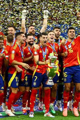 Spain players lifts the 2024 UEFA European Football Championship trophy Spain v England, UEFA European Championship, EM, Europameisterschaft 2024, Final, Football, Olympiastadion, Berlin, Germany, 14 Jul 2024 EDITORIAL USE ONLY No use with unauthorised audio, video, data, fixture lists, club league logos or live services. Online in-match use limited to 120 images, no video emulation. No use in betting, games or single club league player publications. Copyright: xKieranxMcManus Shutterstockx 14583341er