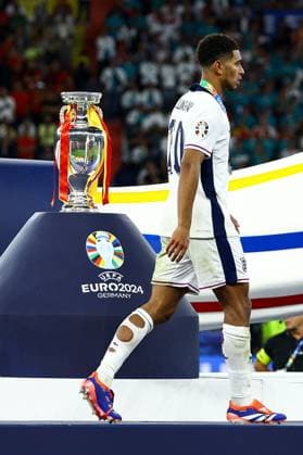 Jude Bellingham of England shows a look of dejection as they walk past the 2024 UEFA European Football Championship trophy Spain v England, UEFA European Championship, EM, Europameisterschaft 2024, Final, Football, Olympiastadion, Berlin, Germany, 14 Jul 2024 EDITORIAL USE ONLY No use with unauthorised audio, video, data, fixture lists, club league logos or live services. Online in-match use limited to 120 images, no video emulation. No use in betting, games or single club league player publications. Copyright: xKieranxMcManus Shutterstockx 14583341es