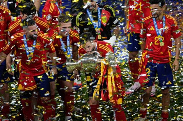 Spain players lift the 2024 UEFA European Football Championship trophy Spain v England, UEFA European Championship, EM, Europameisterschaft 2024, Final, Football, Olympiastadion, Berlin, Germany, 14 Jul 2024 EDITORIAL USE ONLY No use with unauthorised audio, video, data, fixture lists, club league logos or live services. Online in-match use limited to 120 images, no video emulation. No use in betting, games or single club league player publications. Copyright: xDavexShopland Shutterstockx 14583342fk