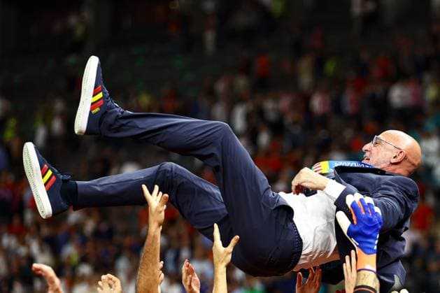 Spain manager Luis de la Fuente is thrown in the air by the players Spain v England, UEFA European Championship, EM, Europameisterschaft 2024, Final, Football, Olympiastadion, Berlin, Germany, 14 Jul 2024 EDITORIAL USE ONLY No use with unauthorised audio, video, data, fixture lists, club league logos or live services. Online in-match use limited to 120 images, no video emulation. No use in betting, games or single club league player publications. Copyright: xKieranxMcManus Shutterstockx 14583341fc
