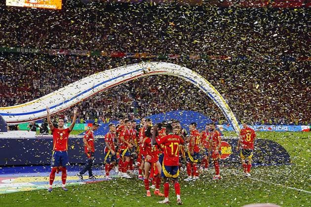 GER, EM UEFA 2024, Final, Spain vs England 14 07 2024, Olympiastadion, Berlin, GER, EM UEFA 2024, Final, Spain vs England, in the picture The Spanish team celebrates the European Championship title nordphotoxGmbHx xBratic nph00250