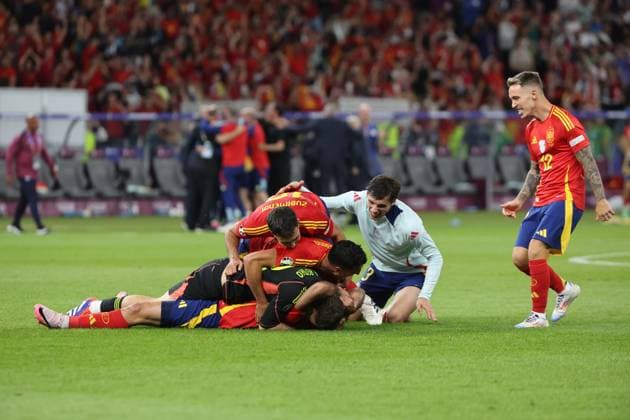 Celebration with the scorer of the winning goal Mikel Oyarzabal Spain, No. 21 after the final whistle, goalkeeper Simon Unai Spain, No. 23 and Mikel Merino Spain, No. 6 , Martin Zubimendi Spain, No. 18 , Alejandro Grimaldo Spain, No. 12 , Celebration, Winner Spain, European Champion Spain, Final EM 2024, M51, ESP ENG, European Football Championship, Final Spain vs England, Final European Football Championship, Spain vs England, Berlin, 14 07 2024,