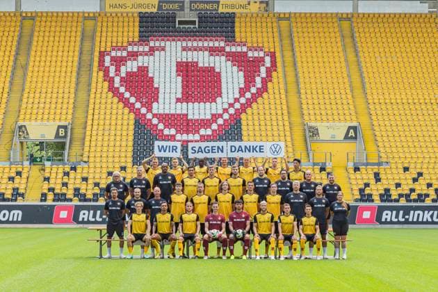 16 07 2024, xomx, Football 3 League, Dynamo Dresden photo session season 2024 25, portrait session 2024 2025, team photo emspor, 4 row from left Jakob Lemmer 10 , Tom Zimmerschied 22 , Dennis Duah 4 , Philip Heise 16 , Lukas Boeder 29 , Robin Meißner 21 , Kyu Hyun Park 2 3 row from left Heiko Scholz Co coach , Matthias Grahe Athletics and Conditioning Coach , David Yelldell Goalkeeping Coach , Claudio Kammerknecht 15 , Christoph Daferner 33 , Lars Bünning 23 , Dr med Michael Bata Team Doctor , Jose Portela Sports Scientist , Tom Teichert Tölg Equipment Manager , Justin Löwe team manager 2nd row from left Thomas Stamm head coach , Valentin Vochatzer co-coach , Manuel Klökler co-coach , Paul Lehmann 14 , David Kubatta 39 , Vinko Sapina 5 , Stefan Kutschke 30 , Aljaz Casar 17 , Henrik Lange head of physiotherapy , Tony Fischer physiotherapist , Laura Seifert Physiotherapist 1 row from l Jonas Oehmichen 25 , Oliver Batista Meier 7 , Tony Menzel 24 , Daniel Mesenhöler 37 , Tim Schreiber 1 , Tom Berger 6 , Niklas Hauptmann 27 , Jan Hendrik Marx 26 DFL DFB REGULATIONS PROHIBIT ANY USE OF PHOTOGRAPHS as IMAGE SEQUENCES and or QUASI VIDEO Dresden