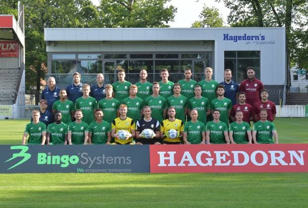 27 07 2024, GER, Football, Regionalliga West, Season 2024 2025, Ohlendorfstadion im Heidewald, Gütersloh FC Gütersloh Photo session 2024 2025 Team photo FC Gütersloh 2024 2025, Action, Single photo, Team photo Back row, f L Coach Ralf Niehaus, physiotherapist Florian Ameluxen, coach Michael Kuhr, Patrik Twardzik, Dimitrios Touratzidis, Aleksandar Kandic, Grigorijs Degtjarevs, Leo Weichert, team manager Rene Harder and coach Julian Hesse Middle row, f L Coach Annika Krause, David Winke, Luis Frieling, Henri Bollmann, Lars Beuckmann, Jannik Borgmann, Armin Pjetrovic, Lennard Rolf, Justus Henke, Co-Coach Matthias Haeder, Goalkeeper Coach Patrick Richter Front row, v L Erik Lanfer, Philimon Tawiah, Kevin Freiberger, Allan Firmino Dantas, Roman Schabbing, Janro Peters, Tim Matuschewsky, Nico Tübing, Ilias Illig, Phil Beckhoff, Julian Schauerte Co-coach Andre Kording is missing