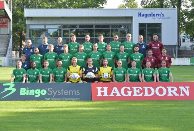27 07 2024, GER, Football, Regionalliga West, Season 2024 2025, Ohlendorfstadion im Heidewald, Gütersloh FC Gütersloh Photo session 2024 2025 Team photo FC Gütersloh 2024 2025, Action, Single photo, Team photo Back row, f L Coach Ralf Niehaus, physiotherapist Florian Ameluxen, coach Michael Kuhr, Patrik Twardzik, Dimitrios Touratzidis, Aleksandar Kandic, Grigorijs Degtjarevs, Leo Weichert, team manager Rene Harder and coach Julian Hesse Middle row, f L Coach Annika Krause, David Winke, Luis Frieling, Henri Bollmann, Lars Beuckmann, Jannik Borgmann, Armin Pjetrovic, Lennard Rolf, Justus Henke, Co-Coach Matthias Haeder, Goalkeeper Coach Patrick Richter Front row, v L Erik Lanfer, Philimon Tawiah, Kevin Freiberger, Allan Firmino Dantas, Roman Schabbing, Janro Peters, Tim Matuschewsky, Nico Tübing, Ilias Illig, Phil Beckhoff, Julian Schauerte Co-coach Andre Kording is missing