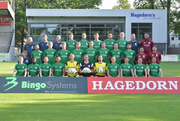 27 07 2024, GER, Football, Regionalliga West, Season 2024 2025, Ohlendorfstadion im Heidewald, Gütersloh FC Gütersloh Photo session 2024 2025 Team photo FC Gütersloh 2024 2025, Action, Single photo, Team photo Back row, f L Coach Ralf Niehaus, physiotherapist Florian Ameluxen, coach Michael Kuhr, Patrik Twardzik, Dimitrios Touratzidis, Aleksandar Kandic, Grigorijs Degtjarevs, Leo Weichert, team manager Rene Harder and coach Julian Hesse Middle row, f L Coach Annika Krause, David Winke, Luis Frieling, Henri Bollmann, Lars Beuckmann, Jannik Borgmann, Armin Pjetrovic, Lennard Rolf, Justus Henke, Co-Coach Matthias Haeder, Goalkeeper Coach Patrick Richter Front row, v L Erik Lanfer, Philimon Tawiah, Kevin Freiberger, Allan Firmino Dantas, Roman Schabbing, Janro Peters, Tim Matuschewsky, Nico Tübing, Ilias Illig, Phil Beckhoff, Julian Schauerte Co-coach Andre Kording is missing