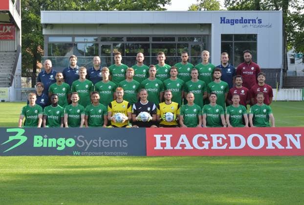 27 07 2024, GER, Football, Regionalliga West, Season 2024 2025, Ohlendorfstadion im Heidewald, Gütersloh FC Gütersloh Photo session 2024 2025 Team photo FC Gütersloh 2024 2025, Action, Single photo, Team photo Back row, f L Coach Ralf Niehaus, physiotherapist Florian Ameluxen, coach Michael Kuhr, Patrik Twardzik, Dimitrios Touratzidis, Aleksandar Kandic, Grigorijs Degtjarevs, Leo Weichert, team manager Rene Harder and coach Julian Hesse Middle row, f L Coach Annika Krause, David Winke, Luis Frieling, Henri Bollmann, Lars Beuckmann, Jannik Borgmann, Armin Pjetrovic, Lennard Rolf, Justus Henke, Co-Coach Matthias Haeder, Goalkeeper Coach Patrick Richter Front row, v L Erik Lanfer, Philimon Tawiah, Kevin Freiberger, Allan Firmino Dantas, Roman Schabbing, Janro Peters, Tim Matuschewsky, Nico Tübing, Ilias Illig, Phil Beckhoff, Julian Schauerte Co-coach Andre Kording is missing