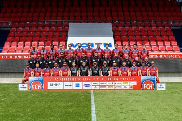 GER FC Heidenheim 1846 1 Bundesliga, Portraettermin 2024 2025 Team photo, 19 07 2024, Row 1 Standing on a beer bench From left to right Benedikt Gimber, Tim Siersleben, Omar Traore, Lennard Maloney, Mikkel Kaufmann, Maximilian Breunig, Julian Niehues, Patrick Mainka, Jan Schoeppner, Marvin Pieringer, Denis Thomalla, Mathias Honsak, Adrian Beck Row 2 Standing on the pitch From left to right Tobias Haeussler Athletic Trainer , Said Lakhal Athletic Trainer , Bernd Weng Goalkeeper Coach , Roland Bosch Physiotherapist , Dieter Jarosch Co Coach , Frank Schmidt Head Coach , Marc Weiss Physiotherapist , Alexander Raaf Team Manager , Andreas Heintzen Team Doctor , Udo Tiefenbacher Team Doctor , Bernhard Raab Co Coach , Manuel Henck Equipment Manager Row 3 Seated on the bench From left to right Christopher Negele , Leonardo Scienza , Sirlord Conthe, Norman Theuerkauf, Stefan Schimmer, Frank Feller, Vitus Eicher, Kevin Müller, Paul Tschernuth, Marnon Busch, Jonas Foehrenbach, Thomas Keller, Luca Kerber, Luka Janes Paul Wanner missing DFB DFL regulations prohibit any use of photographs as image sequences and or quasi video GER FC Heidenheim 1846 1 Bundesliga, Portraettermin 2024 2025, Team photo, 19 07 2024 Heidenheim Copyright: xEibner-Pressefoto RogerxBuerkex EP_RBE