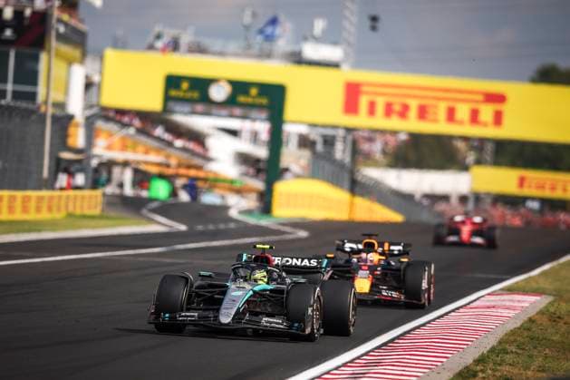 44 HAMILTON Lewis (gbr), Mercedes AMG F1 Team W15, 01 VERSTAPPEN Max (nld), Red Bull Racing RB20, action during the Formula 1 Hungarian Grand Prix 2024, 13th round of the 2024 Formula One World Championship, WM, Weltmeisterschaft from July 19 to 21, 2024 on the Hungaroring, in Mogyorod, Hungary - F1 - HUNGARIAN GRAND PRIX 2024 DPPI Panoramic 240721_R13_UNGHERIA_DP_EA011717