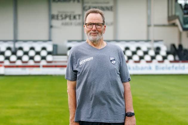 Zeugwart Joahnnes Koenig SC Verl 3 Liga, Porträttermin 2024 2025 GER, Portraettermin SC Verl, Fussball, 3 Liga, Spielzeit 2024 2025, 21 07 2024 DFL Regulations prohibit any use of photographers as image sequences and or quasi video GER, Portraettermin SC Verl, Fussball, 3 Liga, Spielzeit 2024 2025, 21 07 2024 Verl Copyright: xJanxStrohdiekx JSK