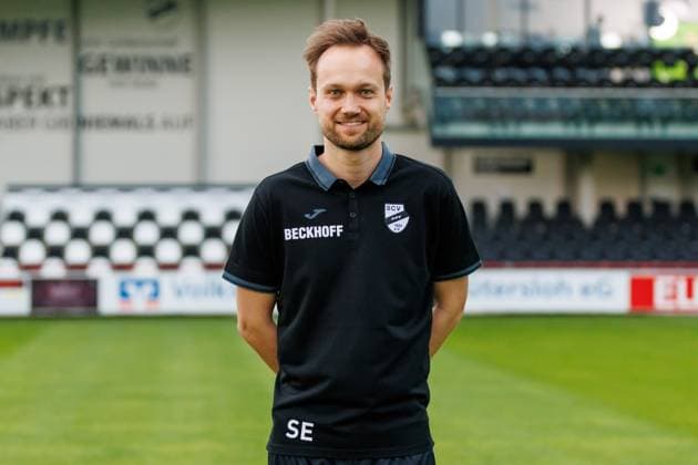 Internal team doctor Dr Simon Eschrig SC Verl 3 Liga, Porträttermin 2024 2025 GER, Portraettermin SC Verl, Fussball, 3 Liga, Spielzeit 2024 2025, 21 07 2024 DFL Regulations prohibit any use of photographers as image sequences and or quasi video GER, Portraettermin SC Verl, Fussball, 3 Liga, Spielzeit 2024 2025, 21 07 2024 Verl Copyright: xJanxStrohdiekx JSK