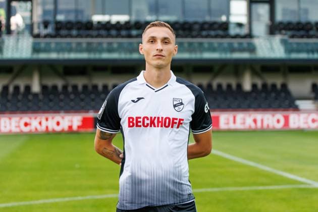 Dominik Steczyk SC Verl 3 Liga, Porträttermin 2024 2025 GER, Portraettermin SC Verl, Fussball, 3 Liga, Spielzeit 2024 2025, 21 07 2024 DFL Regulations prohibit any use of photographers as image sequences and or quasi video GER, Portraettermin SC Verl, Fussball, 3 Liga, Spielzeit 2024 2025, 21 07 2024 Verl Copyright: xJanxStrohdiekx JSK