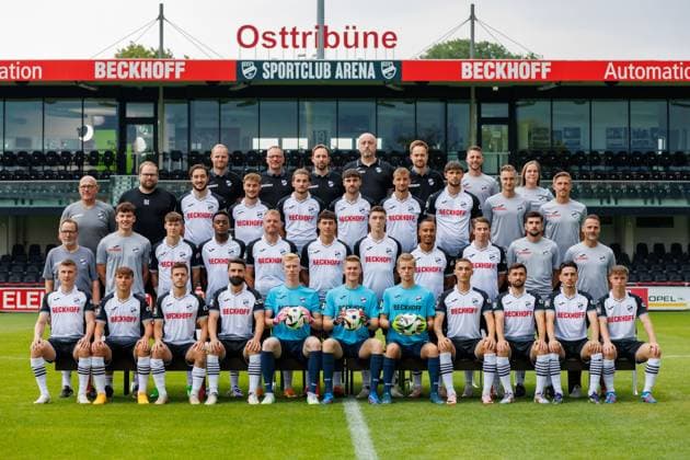 SC Verl 3 Liga, portrait appointment 2024 2025, team photo, top row from left Sports Director Sebastian Lange, Sports Director Raimund Bertels, orthopaedic team doctor Dr Christian Colcuc, orthopaedic team doctor Dr Jochen Schroeder, internal team doctor Dr Simon Eschrig, Physiotherapist Sascha Naerger, Physiotherapist Mia Bittner, 3rd row from left Supervisor Markus Schmand, Team Manager Mirko Leesemann, Marcel Benger, Yari Otto, Julian Stark, Tom Baack, Michel Julius Stoecker, Fynn Otto, Goalkeeping Coach Fynn Mueller, Co-Coach Sergej Schmik, 2nd row from left Equipment Manager Joahnnes Koenig, match analyst Nick Just, Ilya Polyakov, Chilohem Onuoha, Lars Lokotsch, Fabio Gruber, Tim Koehler, Tobias Knost, Lukas Demming, co-coach Zlatko Muhovic, head coach Alexander Ende, front row from left Eduard Probst, Max Scholze, Patrick Kammerbauer, Daniel Mikic, Fabian Pekruhl, Philipp Schulze, Marlon Zacharias, Dominik Steczyk, Berkan Taz, Timur Gayret, Marco Mannhardt GER, Portraettermin SC Verl, Fussball, 3 Liga, Spielzeit 2024 2025, 21 07 2024 DFL Regulations prohibit any use of photographers as image sequences and or quasi video GER, Portraettermin SC Verl, Fussball, 3 Liga, Spielzeit 2024 2025, 21 07 2024 Verl Copyright: xJanxStrohdiekx JSK