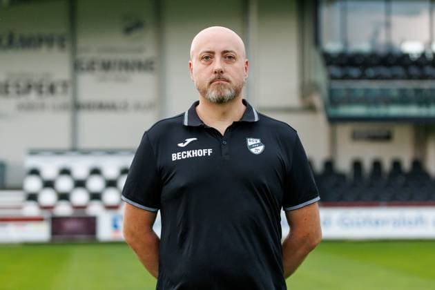Orthopaedic team doctor Dr Jochen Schroeder SC Verl 3 Liga, Porträttermin 2024 2025 GER, Portraettermin SC Verl, Fussball, 3 Liga, Spielzeit 2024 2025, 21 07 2024 DFL Regulations prohibit any use of photographers as image sequences and or quasi video GER, Portraettermin SC Verl, Fussball, 3 Liga, Spielzeit 2024 2025, 21 07 2024 Verl Copyright: xJanxStrohdiekx JSK