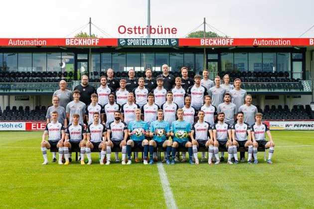 SC Verl 3 Liga, portrait appointment 2024 2025, team photo, top row from left Sports Director Sebastian Lange, Sports Director Raimund Bertels, orthopaedic team doctor Dr Christian Colcuc, orthopaedic team doctor Dr Jochen Schroeder, internal team doctor Dr Simon Eschrig, Physiotherapist Sascha Naerger, Physiotherapist Mia Bittner, 3rd row from left Supervisor Markus Schmand, Team Manager Mirko Leesemann, Marcel Benger, Yari Otto, Julian Stark, Tom Baack, Michel Julius Stoecker, Fynn Otto, Goalkeeping Coach Fynn Mueller, Co-Coach Sergej Schmik, 2nd row from left Equipment Manager Joahnnes Koenig, match analyst Nick Just, Ilya Polyakov, Chilohem Onuoha, Lars Lokotsch, Fabio Gruber, Tim Koehler, Tobias Knost, Lukas Demming, co-coach Zlatko Muhovic, head coach Alexander Ende, front row from left Eduard Probst, Max Scholze, Patrick Kammerbauer, Daniel Mikic, Fabian Pekruhl, Philipp Schulze, Marlon Zacharias, Dominik Steczyk, Berkan Taz, Timur Gayret, Marco Mannhardt GER, Portraettermin SC Verl, Fussball, 3 Liga, Spielzeit 2024 2025, 21 07 2024 DFL Regulations prohibit any use of photographers as image sequences and or quasi video GER, Portraettermin SC Verl, Fussball, 3 Liga, Spielzeit 2024 2025, 21 07 2024 Verl Copyright: xJanxStrohdiekx JSK