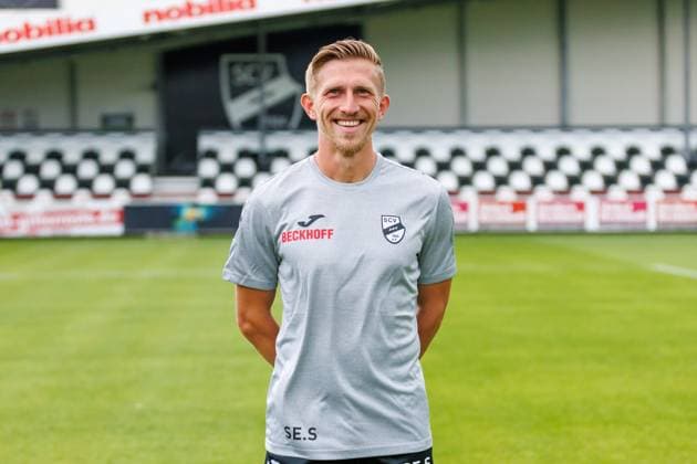 Co Trainer Sergej Schmik SC Verl 3 Liga, Porträttermin 2024 2025 GER, Portraettermin SC Verl, Fussball, 3 Liga, Spielzeit 2024 2025, 21 07 2024 DFL Regulations prohibit any use of photographers as image sequences and or quasi video GER, Portraettermin SC Verl, Fussball, 3 Liga, Spielzeit 2024 2025, 21 07 2024 Verl Copyright: xJanxStrohdiekx JSK