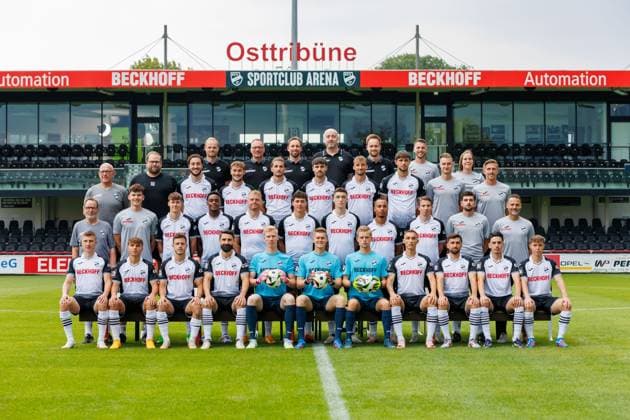 SC Verl 3 Liga, portrait appointment 2024 2025, team photo, top row from left Sports Director Sebastian Lange, Sports Director Raimund Bertels, orthopaedic team doctor Dr Christian Colcuc, orthopaedic team doctor Dr Jochen Schroeder, internal team doctor Dr Simon Eschrig, Physiotherapist Sascha Naerger, Physiotherapist Mia Bittner, 3rd row from left Supervisor Markus Schmand, Team Manager Mirko Leesemann, Marcel Benger, Yari Otto, Julian Stark, Tom Baack, Michel Julius Stoecker, Fynn Otto, Goalkeeping Coach Fynn Mueller, Co-Coach Sergej Schmik, 2nd row from left Equipment Manager Joahnnes Koenig, match analyst Nick Just, Ilya Polyakov, Chilohem Onuoha, Lars Lokotsch, Fabio Gruber, Tim Koehler, Tobias Knost, Lukas Demming, co-coach Zlatko Muhovic, head coach Alexander Ende, front row from left Eduard Probst, Max Scholze, Patrick Kammerbauer, Daniel Mikic, Fabian Pekruhl, Philipp Schulze, Marlon Zacharias, Dominik Steczyk, Berkan Taz, Timur Gayret, Marco Mannhardt GER, Portraettermin SC Verl, Fussball, 3 Liga, Spielzeit 2024 2025, 21 07 2024 DFL Regulations prohibit any use of photographers as image sequences and or quasi video GER, Portraettermin SC Verl, Fussball, 3 Liga, Spielzeit 2024 2025, 21 07 2024 Verl Copyright: xEibner-Pressefotox xJanxStrohdiekx EP_JSK