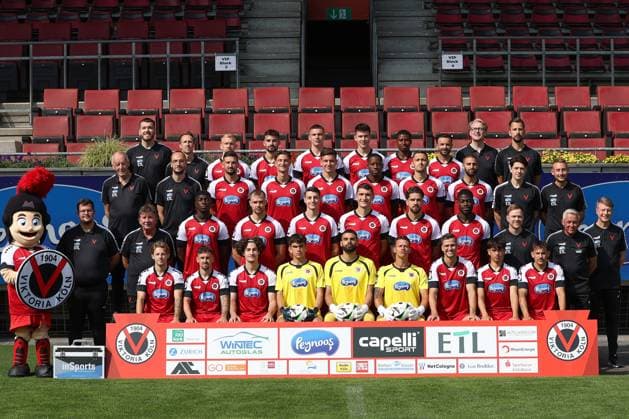 FC Viktoria Köln 3 Liga, portrait date 2024 2025, team photo, top from left Frank Schroedter physiotherapist , Tim Kruse physiotherapist , Bryan Henning , Thomas Idel , Niklas May , Benjamin Hemcke , Sidny Lopes Cabral , Albion Vrenezi , Prof Dr med Marc Horlitz team doctor internist , Florian Braband Athletic Trainer , 2nd row from left Thomas Gürtler Equipment Manager , Dr med univ Max Wittenberg Team Doctor , Patrick Koronkiewicz , Jonah Sticker, Said El Mala, Enrique Lofolomo, Kevin Pytlik, Serhat Semih Güler, Nondas Balas Videoanalyst , Patrick Loch rehab trainer , 3rd row from left mascot Viktor, Hagen Papst team manager , Dieter Schick equipment manager , Zoumana Keita , Lars Dietz , Malek El Mala , Christoph Greger , Lex Tyger Lobinger , Kwabe Schulz , Marian Wilhelm co-trainer , Olaf Janßen head coach , Dr. Eduard Gorr sports cardiologist , bottom from left Robin Velasco , Simon Handle , Donny Bogicevic , Oskar Hill , Eduardo dos Santos Haesler Dudu , Kevin Rauhut , Moritz Fritz , Luca de Meester , Florian Engelhardt team photo, team photo, team, group photo North Rhine-Westphalia Germany