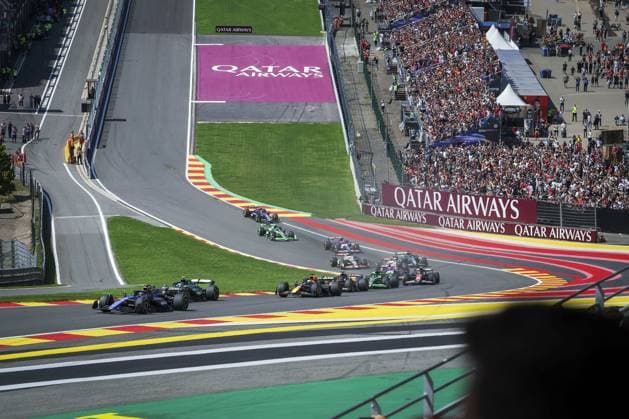 23 ALBON Alexander (tha), Williams Racing FW45, 14 ALONSO Fernando (spa), Aston Martin F1 Team AMR24, 01 VERSTAPPEN Max (nld), Red Bull Racing RB20, action, start of the race, depart, during the Formula 1 Rolex Belgian Grand Prix 2024, 14th round of the 2024 Formula One World Championship, WM, Weltmeisterschaft from July 26 to 28, 2024 on the Circuit de Spa-Francorchamps, in Stavelot, Belgium - F1 - BELGIAN GRAND PRIX 2024 DPPI Panoramic 240728_R14_BELGIO_DP_FG005672