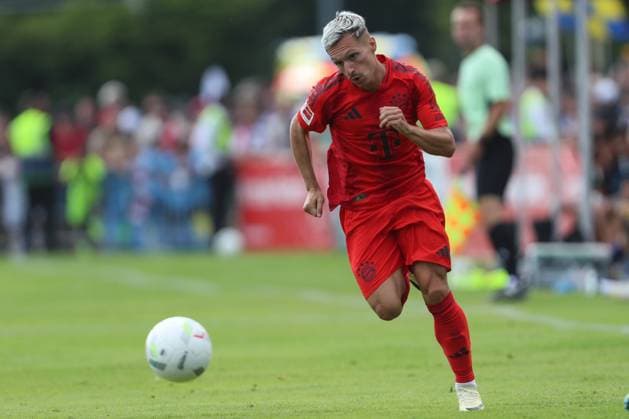 Bryan Zaragoza FC Bayern Munich in action, on the ball, individual action, test match, 1 FC Düren vs FC Bayern Munich, Karl Knipprath Stadion on July 28, 2024 in Juelich, Germany Photo by Oliver Kaelke DeFodi Images Bryan Zaragoza FC Bayern Munich controls the ball, test match, 1 FC Düren vs FC Bayern Munich, Karl Knipprath Stadion on July 28, 2024 in Juelich, Germany Photo by Oliver Kaelke DeFodi Images Defodi 678 2024 07 28 OK FCDFCB 1206 Defodi-678