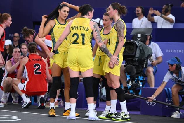 OLY24 3X3 BASKETBALL, Australian players during the Women?s 3x3 Basketball match between Australia and Canada at La Concorde Urban Park as part of the 2024 Paris Summer Olympic Games, Olympische Spiele, Olympia, OS in Paris, France, Tuesday, July 30, 2024. ( NO ARCHIVING, EDITORIAL USE ONLY, NO USE IN BOOKS WITHOUT CONSENT PARIS FRANCE Copyright: xJOELxCARRETTx 20240731120765758838