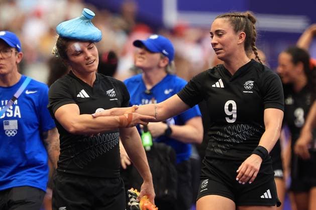 Sport Bilder des Tages OLY24 RUGBY SEVENS, Jorja Miller and Jazmin Felix-Hotham of New Zealand after winning the Women s Gold Medal Rugby Sevens match between New Zealand and Canada at the Stade de France, as part of the 2024 Paris Olympic Games, Olympische Spiele, Olympia, OS in Saint-Denis, France, Tuesday, July 30, 2024. ( NO ARCHIVING, EDITORIAL USE ONLY, NO USE IN BOOKS WITHOUT CONSENT SAINT-DENIS FRANCE Copyright: xIAINxMCGREGORx 20240731120067234239