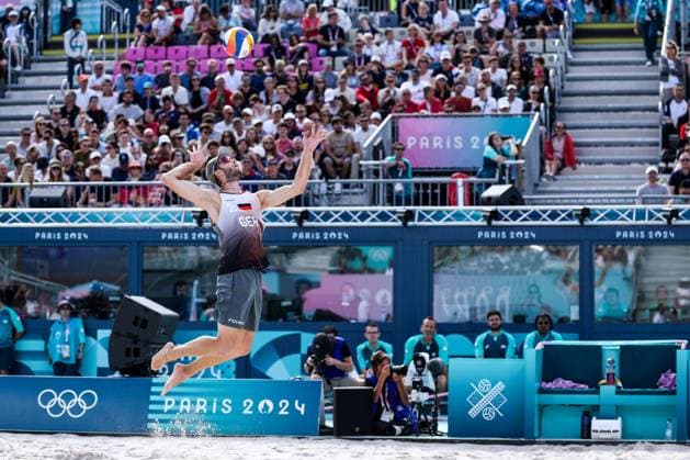 FRA, Paris, Olympic Games Paris 2024, 03 08 2024, Beach Volleyball Mens Round of 16, Eiffel Tower Centre Court Nils Ehlers Germany, 1 and Clemens Wickler Germany, 2 against George Souto Maior Wanderley Brazil, 1 and Andre Loyola Stein Brazil, 2 Clemens Wickler Germany, 2 Serve Copyright: HMBxMedia SteffiexWunderl