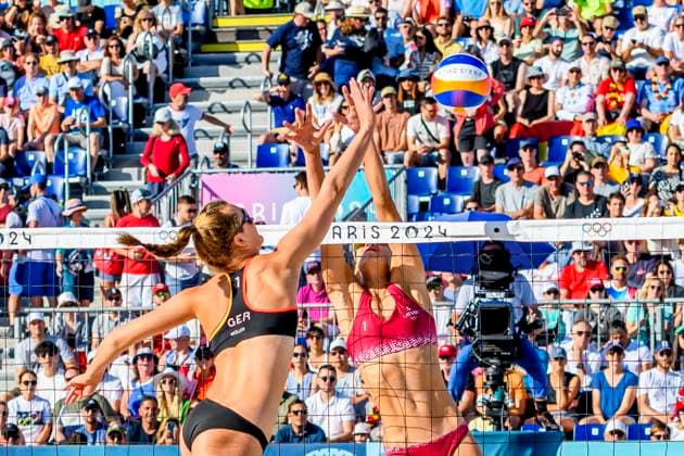 FRA, Summer Olympics Paris 2024, Beach Volleyball, Womens Round of 16, MULLER TILLMANN GER vs TINA ANASTASIJA 05 08 2024, Champ de Mars, Paris, FRA, Summer Olympics Paris 2024, Beach Volleyball, Womens Round of 16, MULLER TILLMANN GER vs TINA ANASTASIJA , in the picture MULLER Svenja GER vs TINA GRAUDINA LAT nordphotoxGmbHx xStraubmeier nph00004