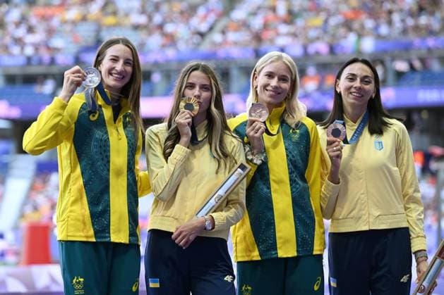 Sport Bilder des Tages OLY24 ATHLETICS, (L-R) Silver medalist Nicola Olyslagers of Australia, Gold medalist Yaroslava Mahuchikh of Ukraine and duel Bronze medalists Eleanor Patterson of Australia and Iryna Geraschenko of Ukraine display their medals for the Womens High Jump Finals at the Stade de France in Saint-Denis, as part of the 2024 Paris Summer Olympic Games, Olympische Spiele, Olympia, OS in, France, Monday, August 05, 2024. ( NO ARCHIVING, EDITORIAL USE ONLY, NO USE IN BOOKS WITHOUT CONSENT SAINT-DENIS FRANCE Copyright: xDEANxLEWINSx 20240806142278710009