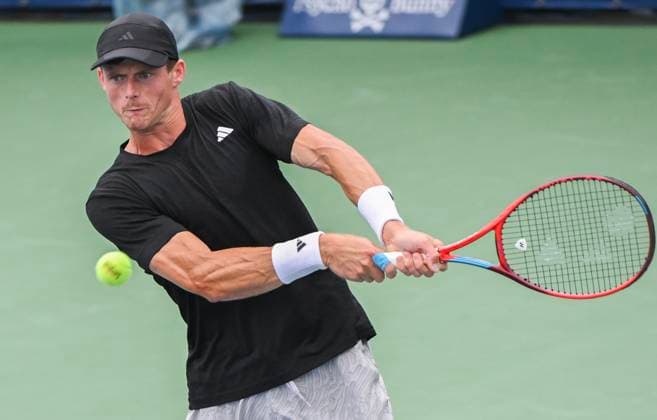 August 5, 2024, Montreal, Pq, Canada: Billy Harris, of Great Britain, plays a shot to Brandon Nakashima, of the United States, during their qualifying match at the National Bank Open tennis tournament in Montreal on Monday, August 5, 2024. Brandon Nakashima, Billy Harris, - ZUMAc35_ 20240805_zaf_c35_034 Copyright: xGrahamxHughesx