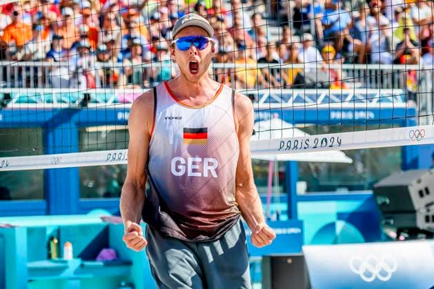 FRA, Summer Olympics Paris 2024, Beach Volleyball , Men , Quarterfinals EHLERS WICKLER GER vs BOERMANS DE GROOT 06 08 2024, Champ de Mars, Paris, FRA, Summer Olympics Paris 2024, Beach Volleyball , Men , Quarterfinals EHLERS WICKLER GER vs BOERMANS DE GROOT, in the picture Nils Ehlers GER cheers nordphotoxGmbHx xStraubmeier nph00004