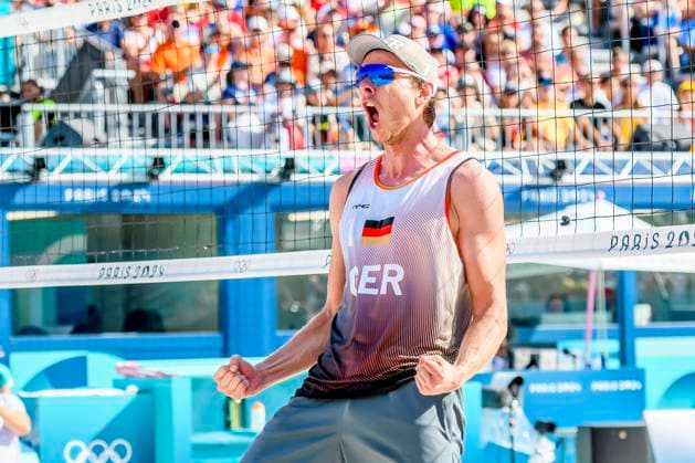 FRA, Summer Olympics Paris 2024, Beach Volleyball , Men , Quarterfinals EHLERS WICKLER GER vs BOERMANS DE GROOT 06 08 2024, Champ de Mars, Paris, FRA, Summer Olympics Paris 2024, Beach Volleyball , Men , Quarterfinals EHLERS WICKLER GER vs BOERMANS DE GROOT, in the picture Nils Ehlers GER cheers nordphotoxGmbHx xStraubmeier nph00004