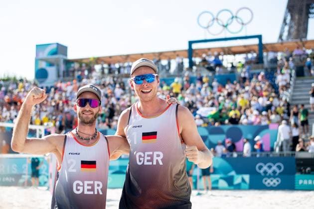 EHLERS Nils, WICKLER Clemens Germany vs BOERMANS Stefan, de GROOT Yorick Netherlands , pictured EHLERS Nils, WICKLER Clemens Germany celebrating their victory, FRA, Olympic Games Paris 2024, Beach volleyball, Mens quarter-finals, 06 08 2024 FRA, Olympic Games Paris 2024, Beach volleyball, Mens quarter-finals, 06 08 2024 Paris Copyright: xEibner-Pressefoto Memmlerx EP_MMR